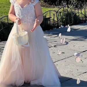 David’s Bridal sparkly Flower Girl Dress 5T